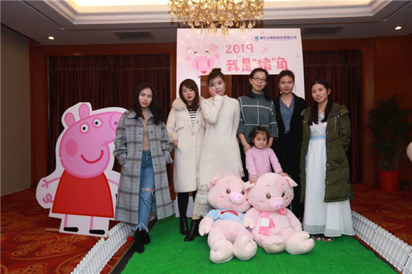 隆盛達(dá)年會前大家歡樂合影 隆盛達(dá)年會前大家歡樂合影